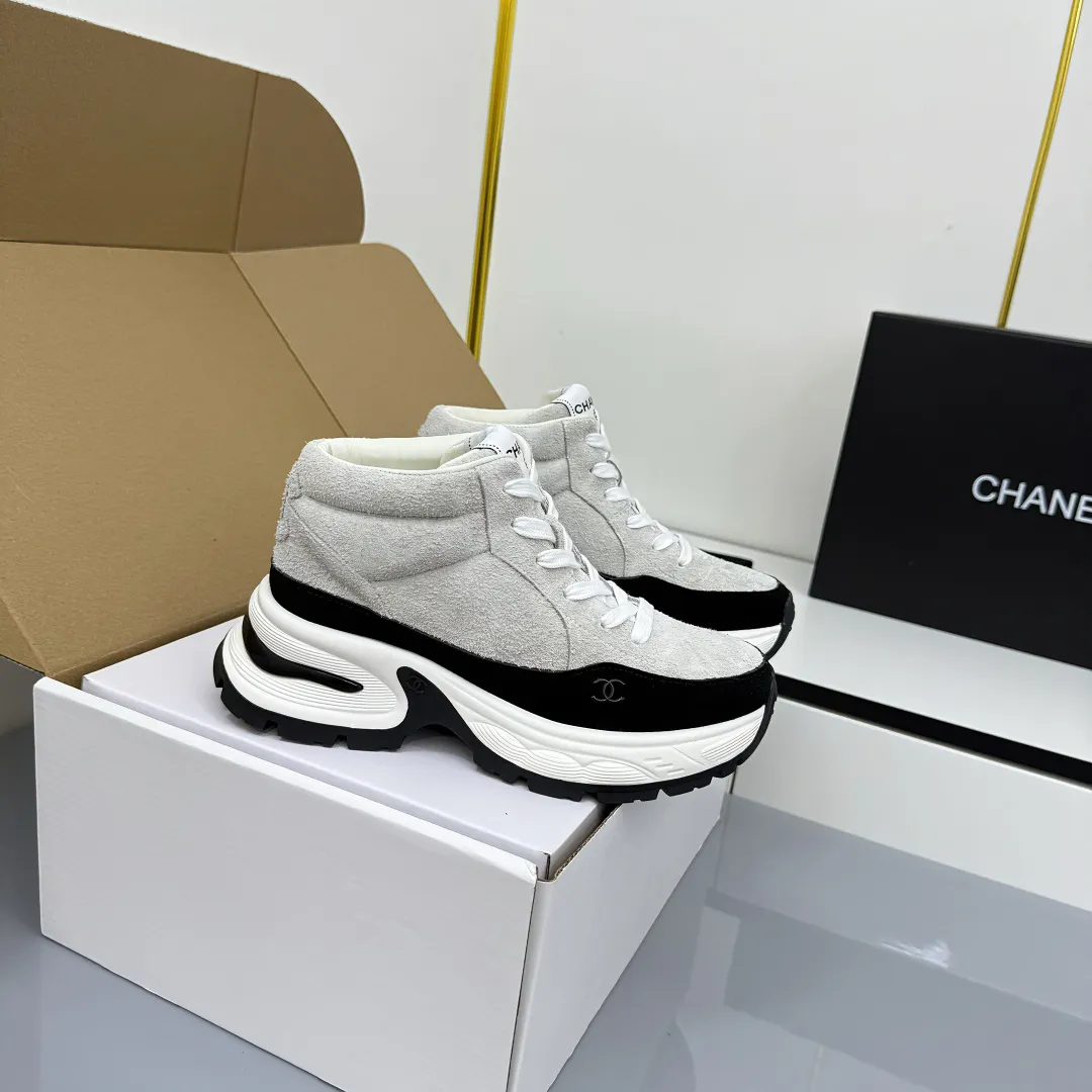 👟👟Ex-factory price 700👟👟 Chanel bread shoes ~ original calfskin panda shoes Chanel 25C latest hot style panda black and white sports shoes casual sneakers Xiaoxiang hot item classic black and white panda color coco girls must pay Fabric: original custom mixed sheepskin lining: original imported breathable mesh lining outsole: Original molded rubber + TPU combination Size: Women's 35-41